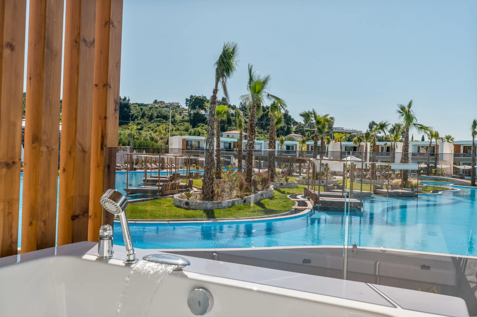 Anna Island-Luxury room pool view jacuzzi